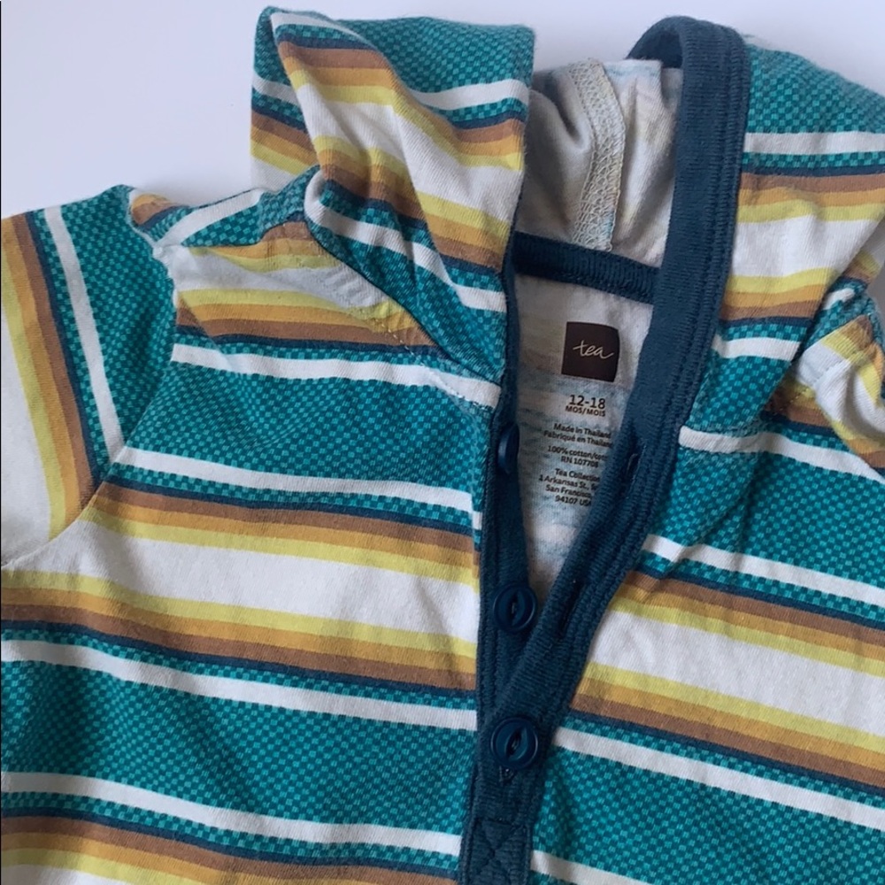 12-18M Tea Collection Boys Hooded One Piece Romper - Picture 2 of 3